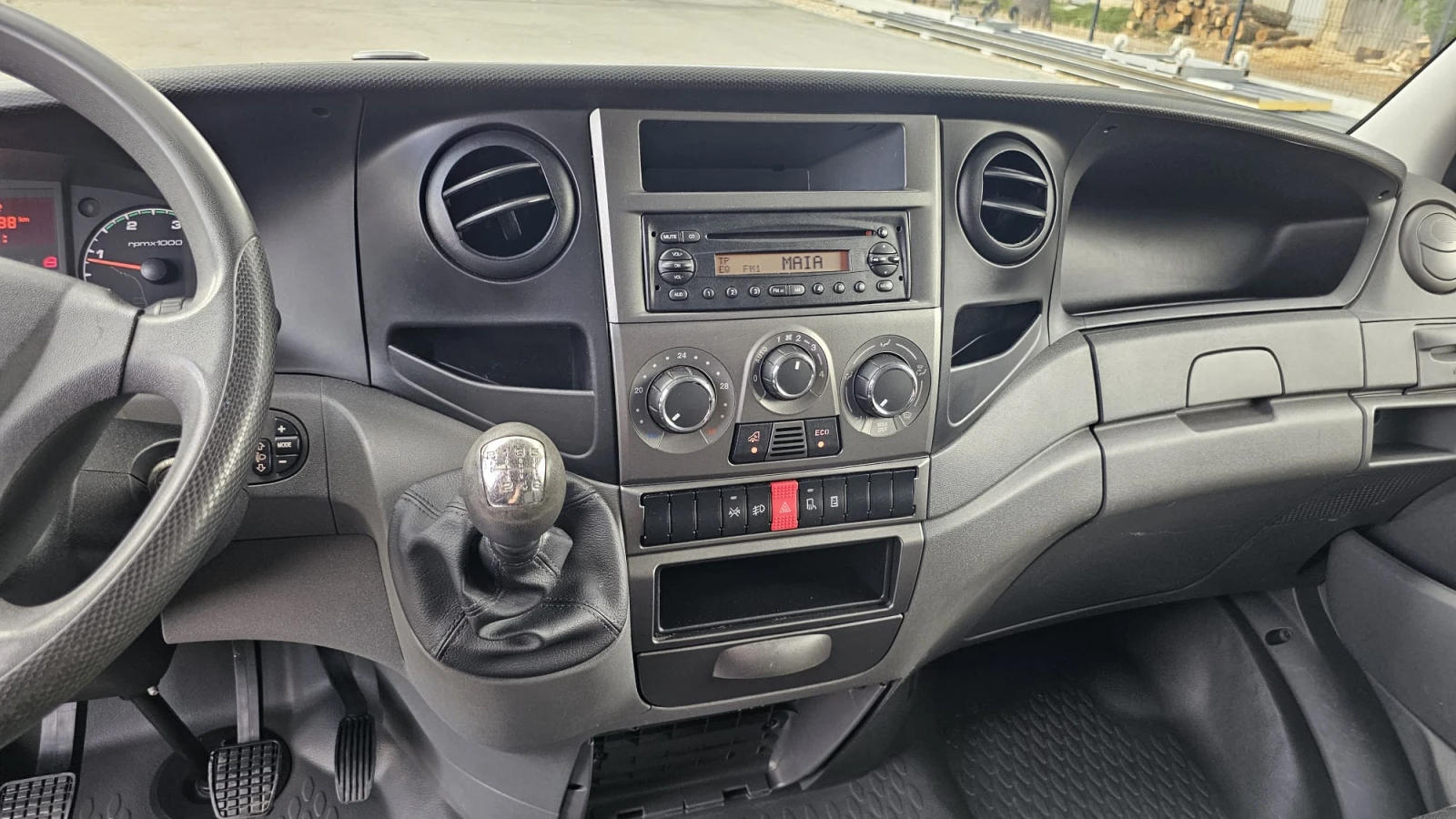 Iveco Daily 35C17 3.0D 6SP CH-КЛИМАТИК-ПОДСИЛЕНИ РЕСОРИ-ЛИЗИНГ - изображение 10