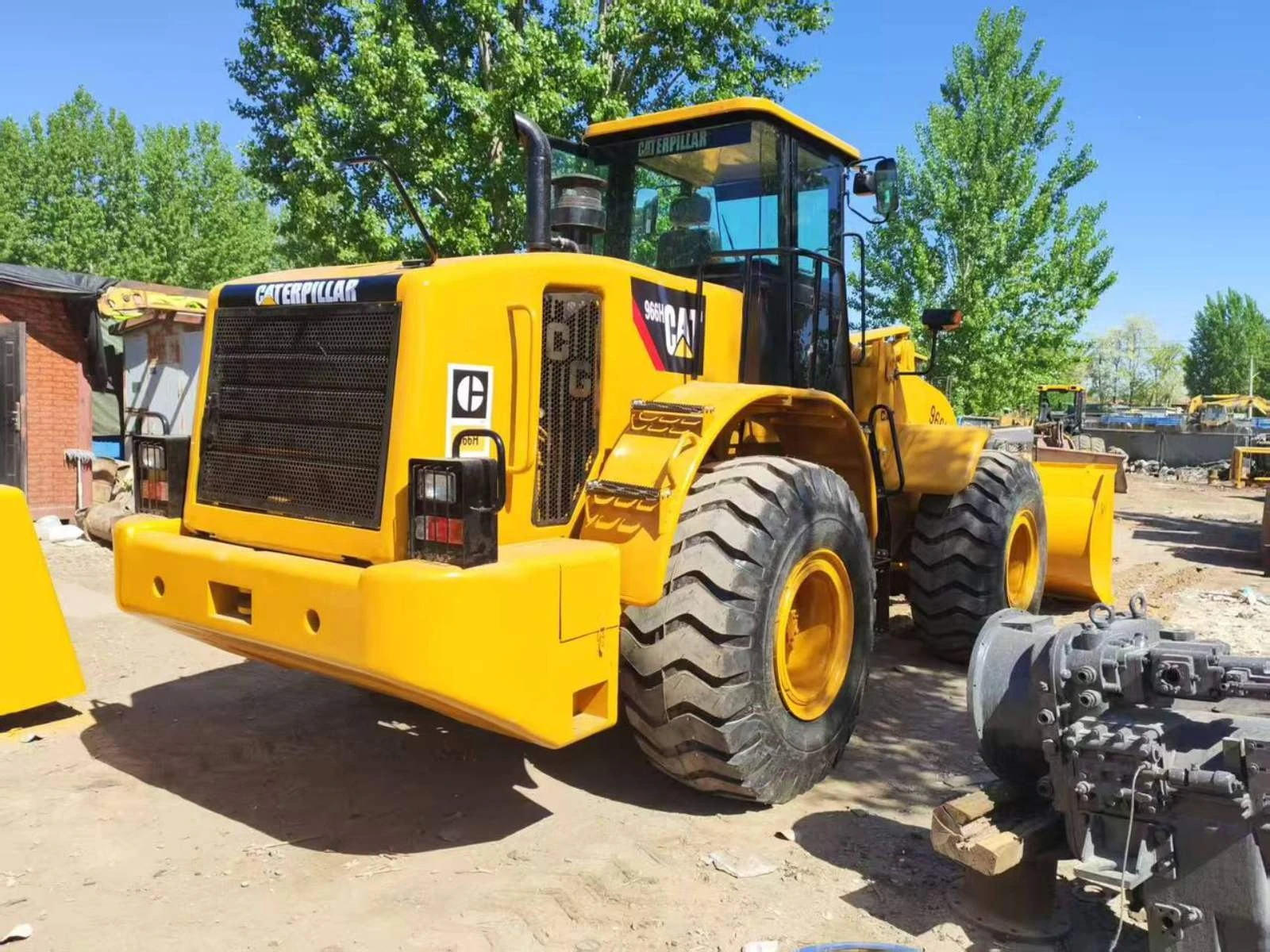 Челен товарач Caterpillar 996H
