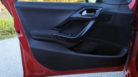 Peugeot 208 1.2i 143000km., снимка 13