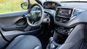 Peugeot 208 1.2i 143000km., снимка 11
