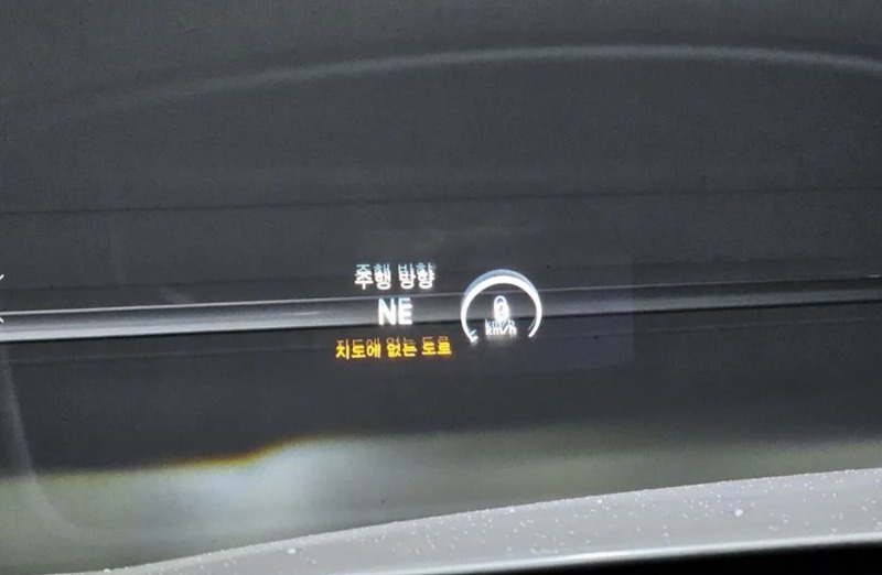 Mercedes-Benz C 220 Avantgarde + Head Up Display +  Реални км, снимка 14 - Автомобили и джипове - 45141547