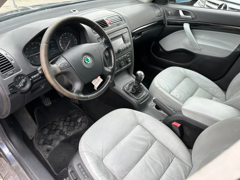 Skoda Octavia 2.0 TDI Laurin & Klement , снимка 7 - Автомобили и джипове - 47140004