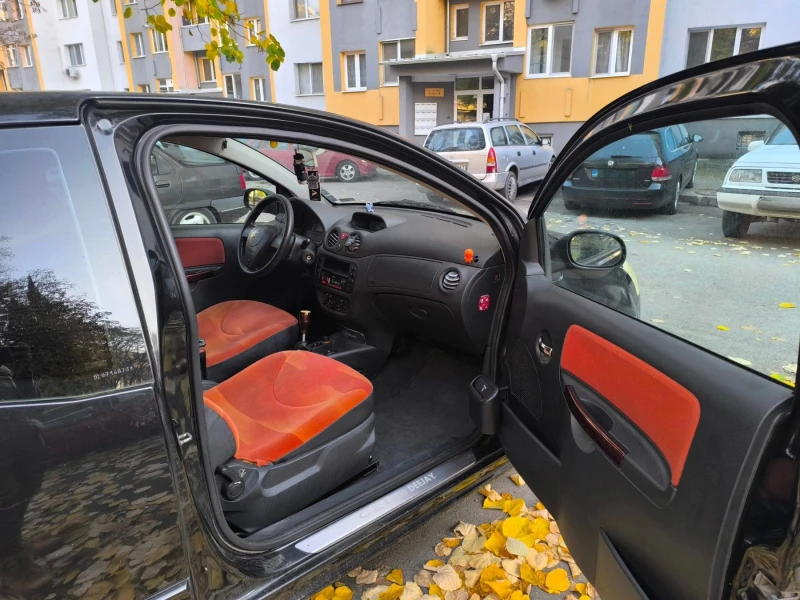 Citroen C2 Газ/Бензин, снимка 9 - Автомобили и джипове - 52433293