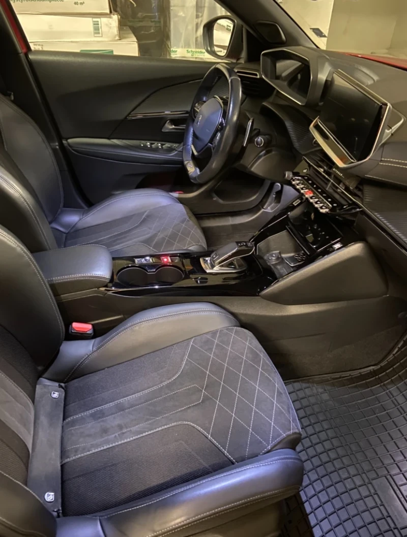 Peugeot 2008 GT Line 1.2 Turbo, снимка 11 - Автомобили и джипове - 52811418