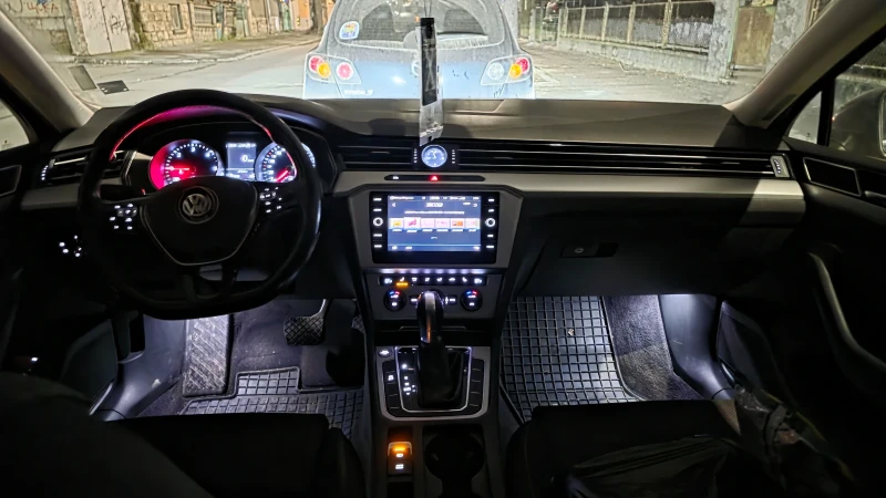 VW Passat, снимка 11 - Автомобили и джипове - 52892574