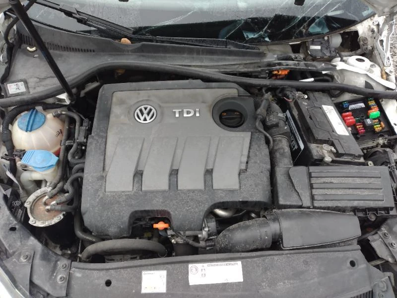 VW Golf 1.6 TDI, снимка 16 - Автомобили и джипове - 47236386