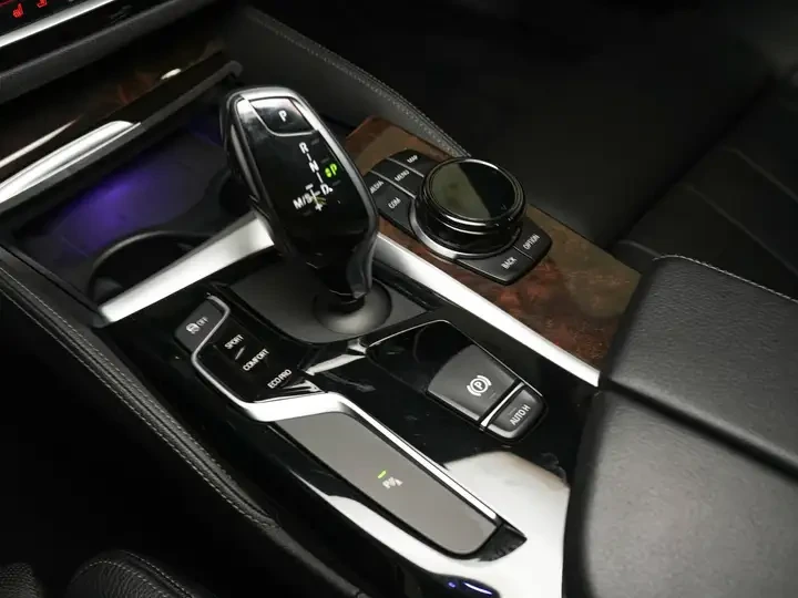 BMW 530 * XDRIVE | M SPORT | PREMIUM ENHANCED | SUNROOF * , снимка 9 - Автомобили и джипове - 54918479