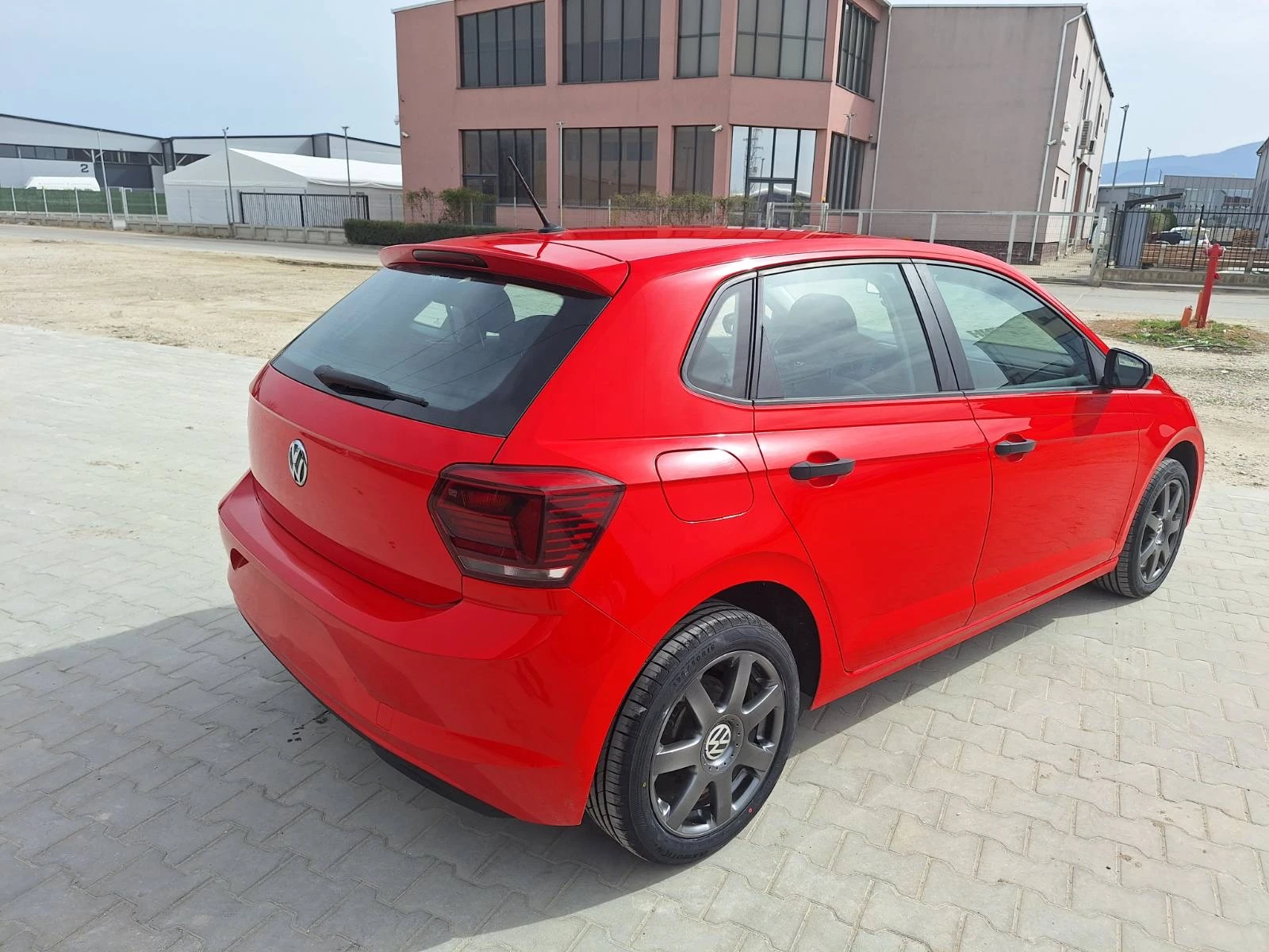VW Polo 1.0i дистроник - изображение 5