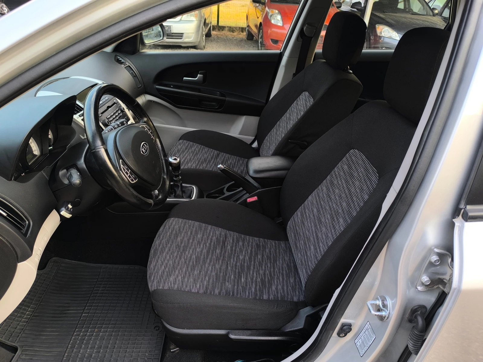 Kia Ceed -1.6CRDI-90кс-КЛИМАТРОНИК- - изображение 9