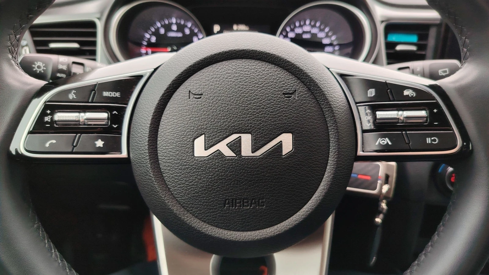 Kia Ceed 1.5-T-GDI-140кс БЕНЗИН, снимка 14 - Автомобили и джипове - 54596096