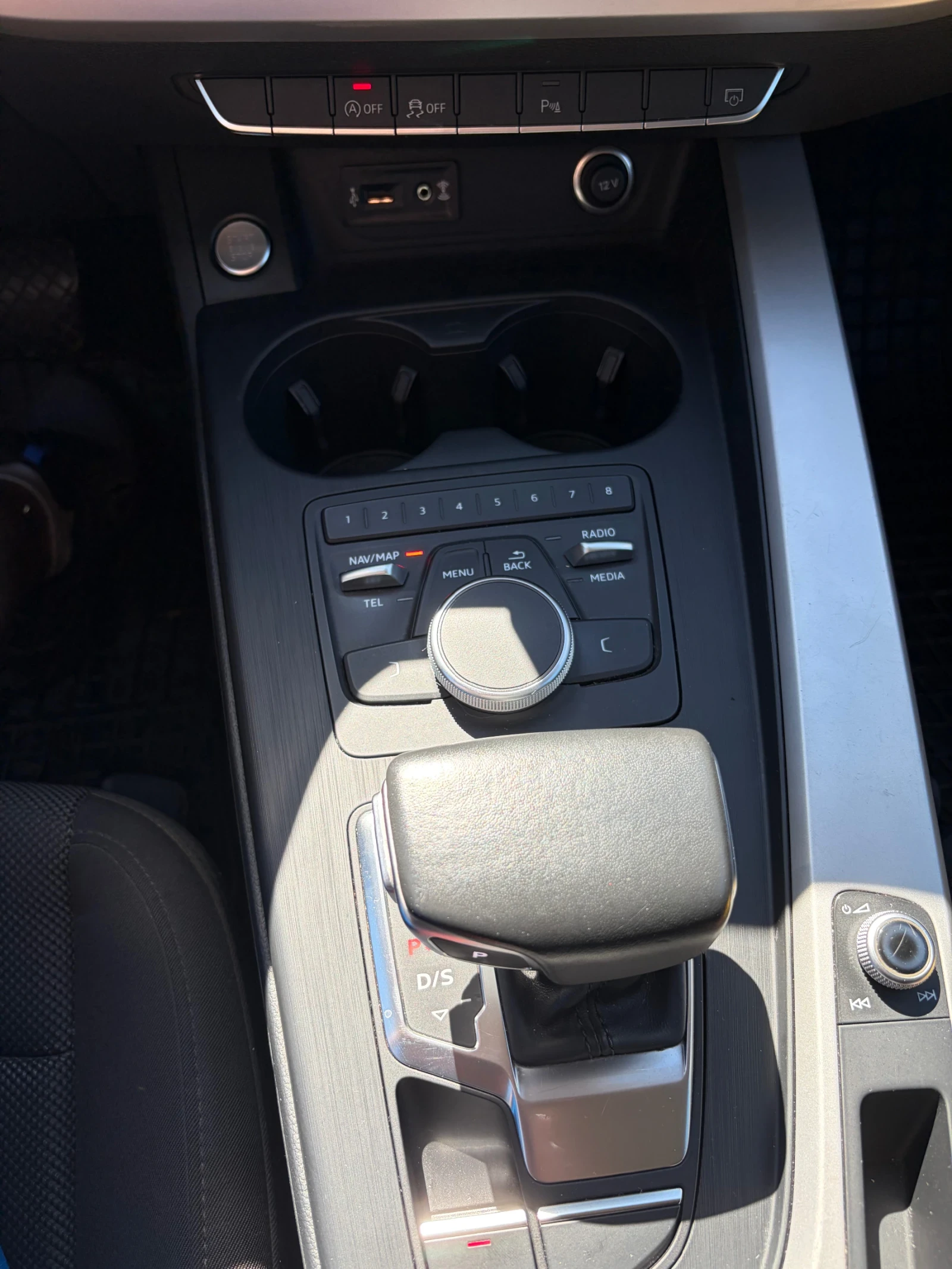 Audi A4 2.0 TDI 35, снимка 16 - Автомобили и джипове - 54554401