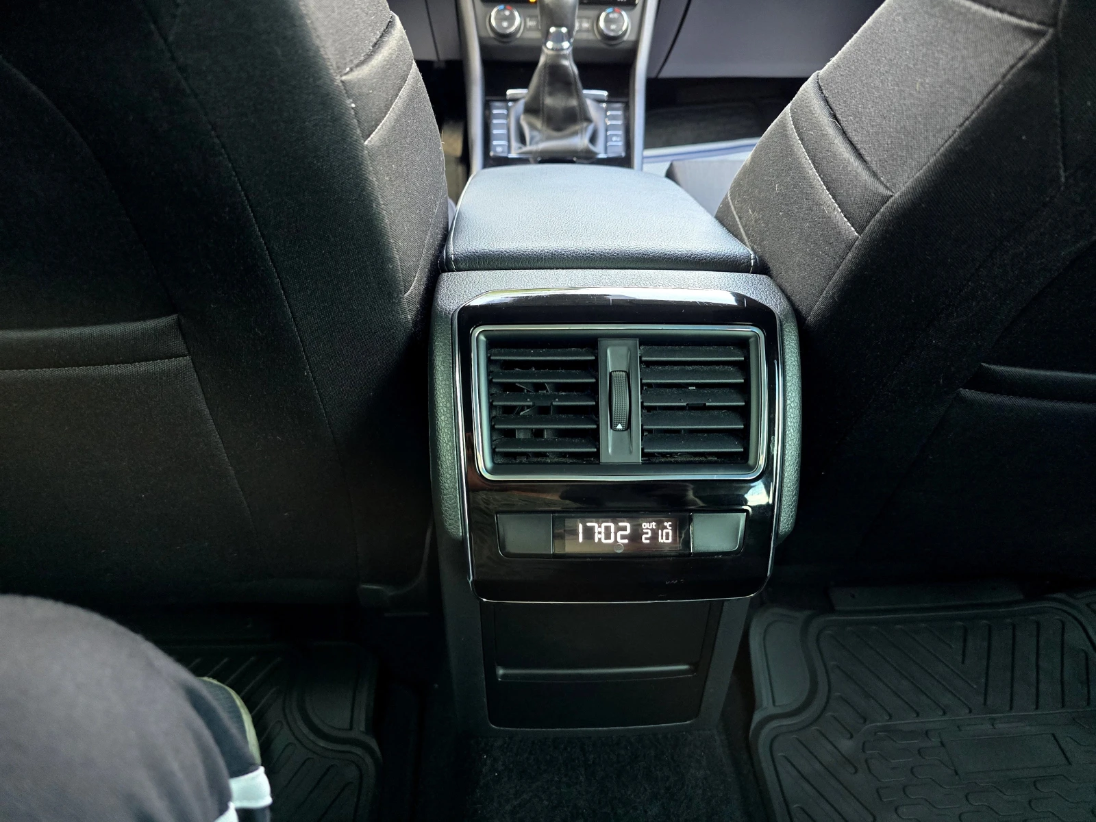 Skoda Superb КАТО НОВ/DISTRONIK/2.0tdi/150hp, снимка 14 - Автомобили и джипове - 54604671