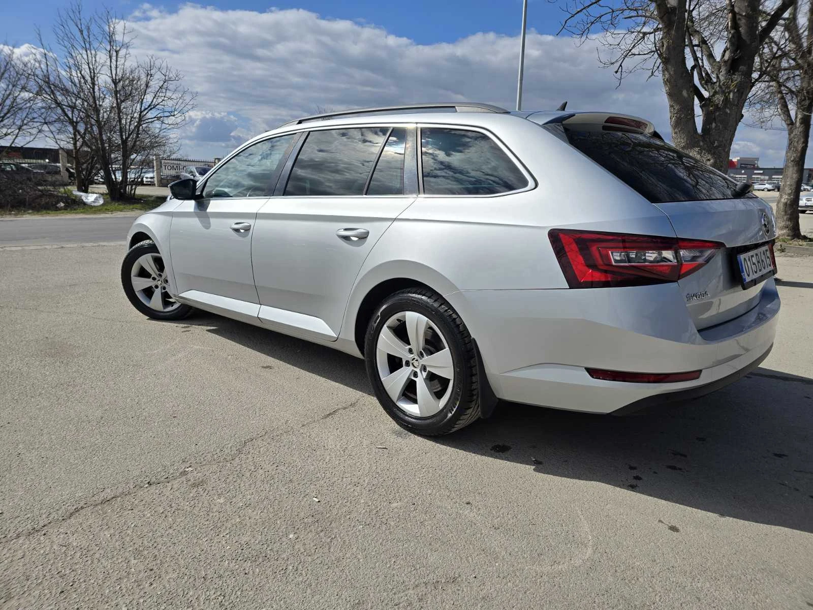 Skoda Superb КАТО НОВ/DISTRONIK/2.0tdi/150hp, снимка 4 - Автомобили и джипове - 54604671