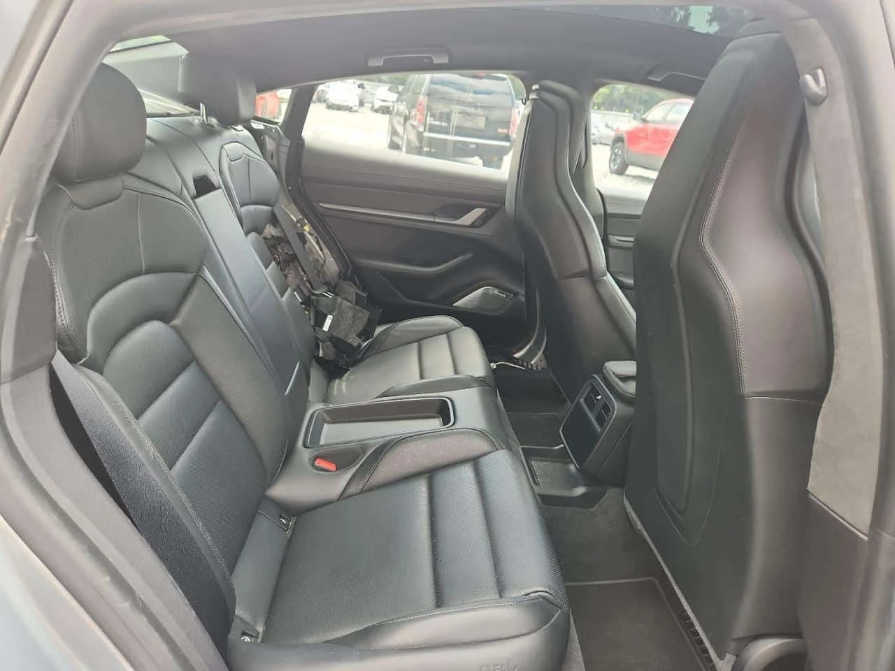 Porsche Taycan TURBO | CARFAX | ЦЕНА ДО БЪЛГАРИЯ, снимка 10 - Автомобили и джипове - 55588169