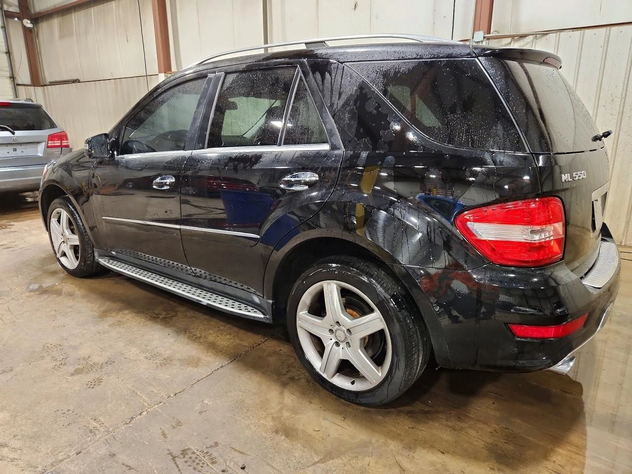 Mercedes-Benz ML 550 AMG * AIRMATIC * FACELIFT * CARFAX * , снимка 6 - Автомобили и джипове - 56085761