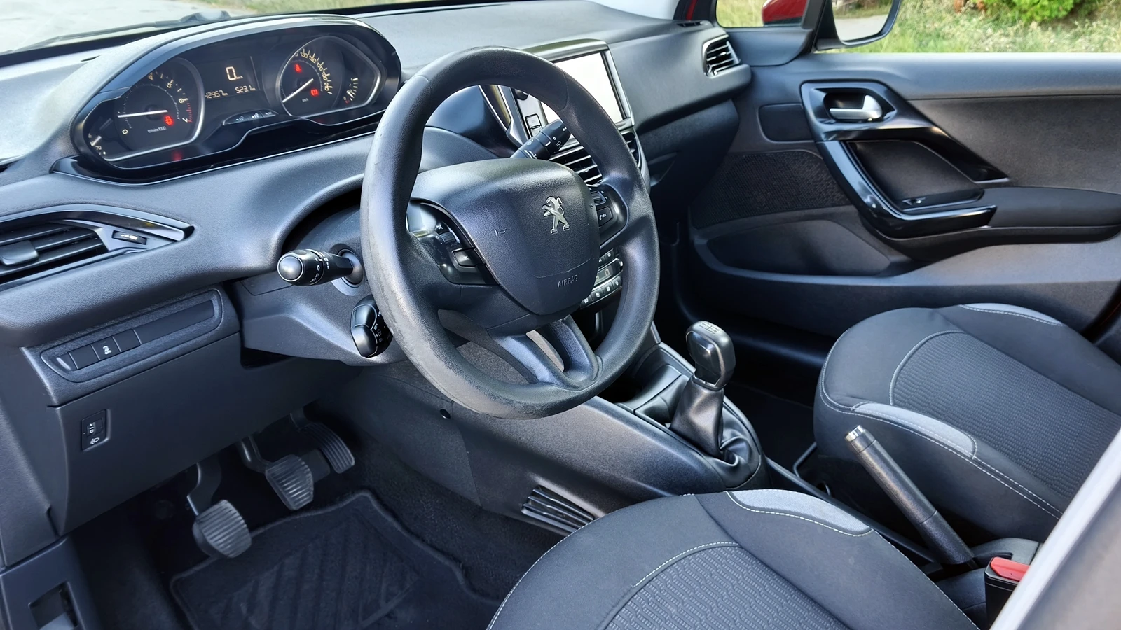 Peugeot 208 1.2i 143000km., снимка 9 - Автомобили и джипове - 56140871