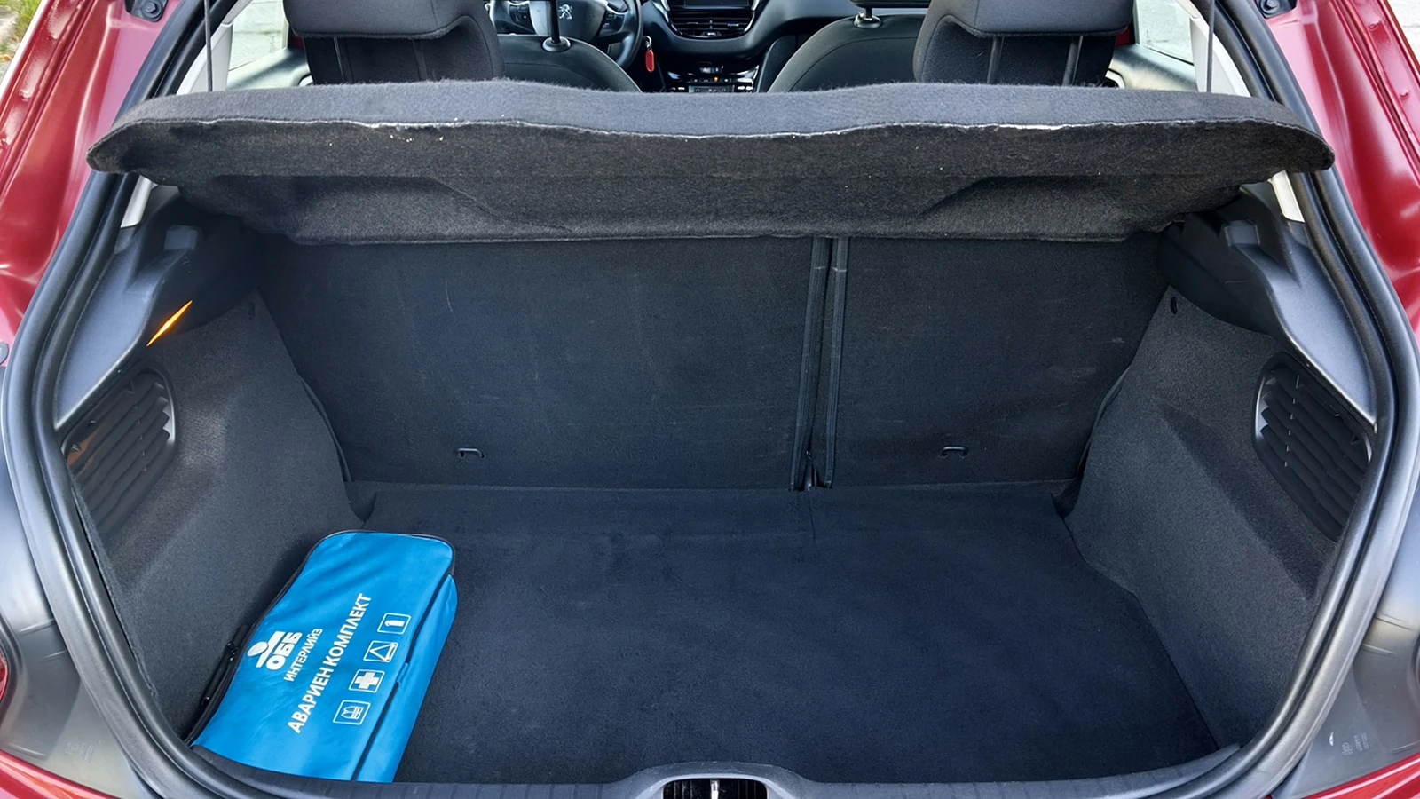 Peugeot 208 1.2i 143000km., снимка 15 - Автомобили и джипове - 56140871
