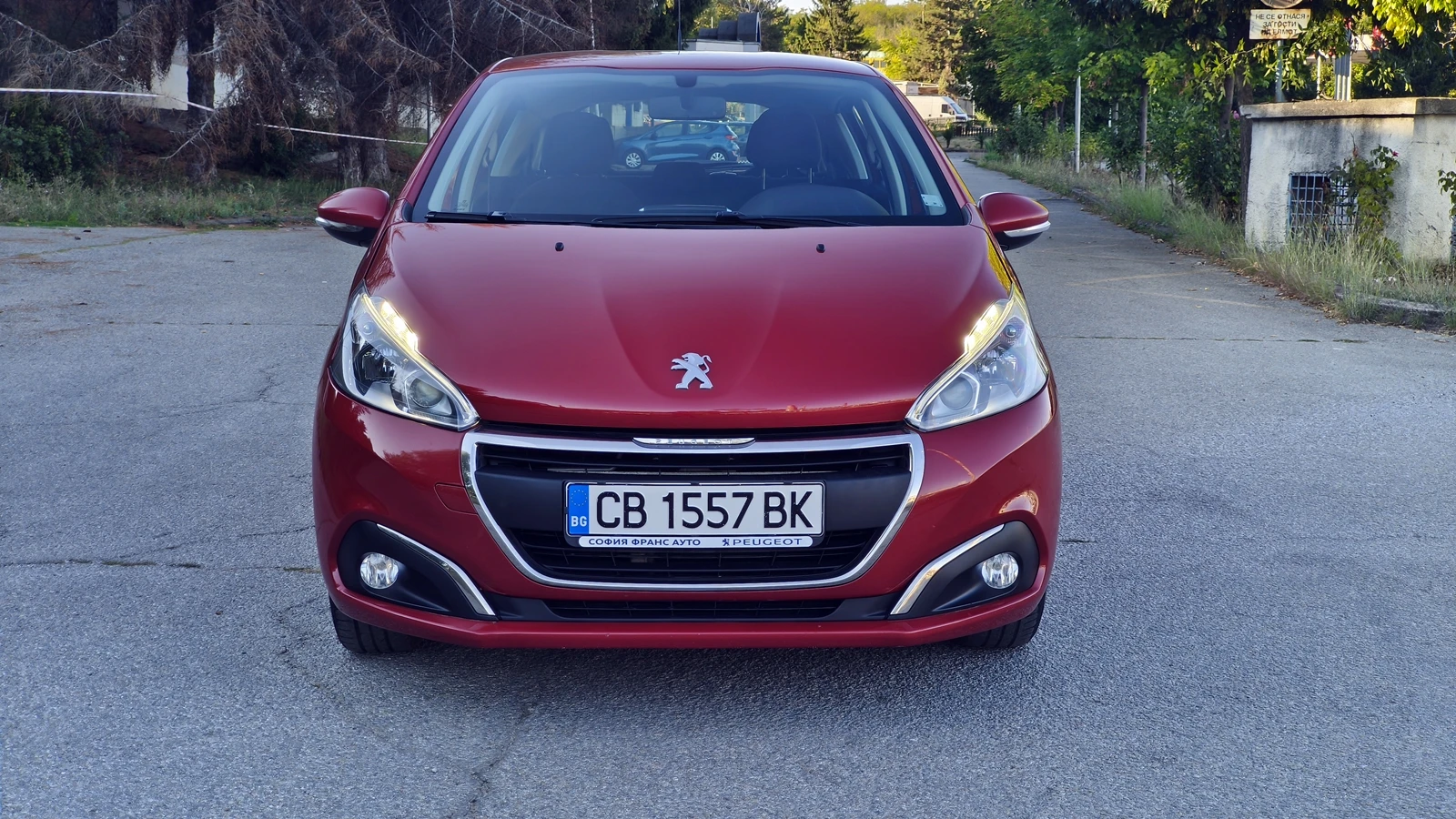 Peugeot 208 1.2i 143000km., снимка 8 - Автомобили и джипове - 56140871
