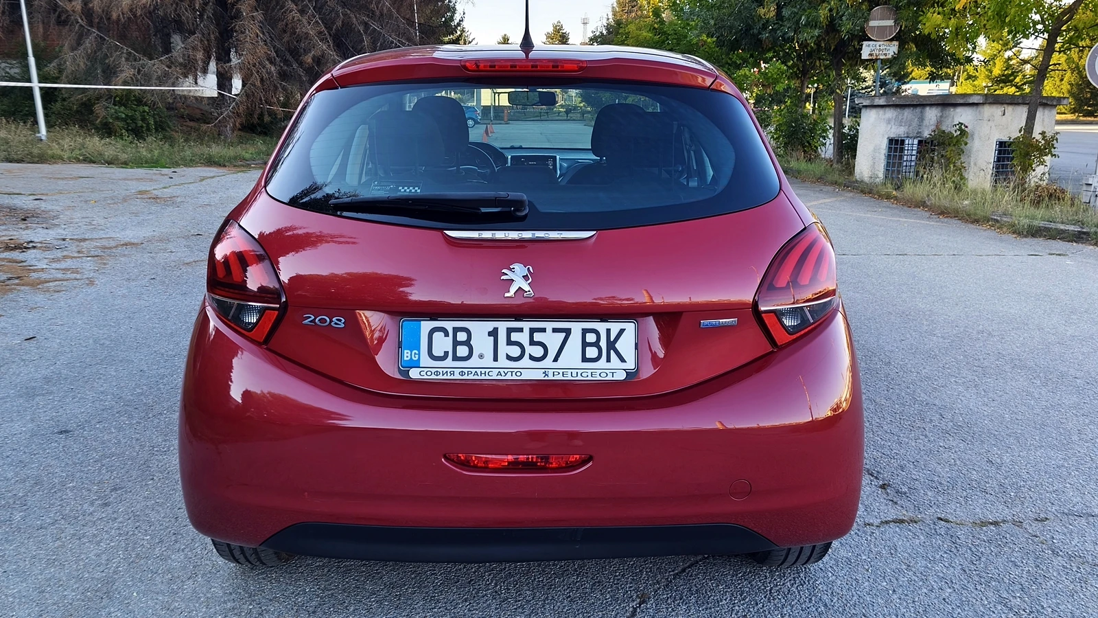 Peugeot 208 1.2i 143000km., снимка 4 - Автомобили и джипове - 56140871