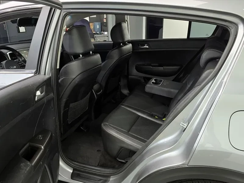 Kia Sportage, снимка 11 - Автомобили и джипове - 54821126