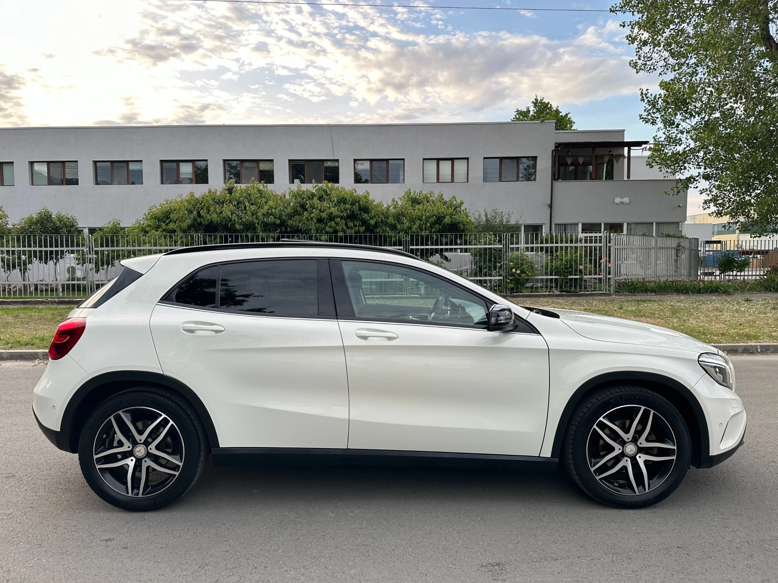 Mercedes-Benz GLA 220 200d 136к.с ПАНОРАМА* ПЪЛНА СЕРВИЗНА ИСТОРИЯ* !! - изображение 4