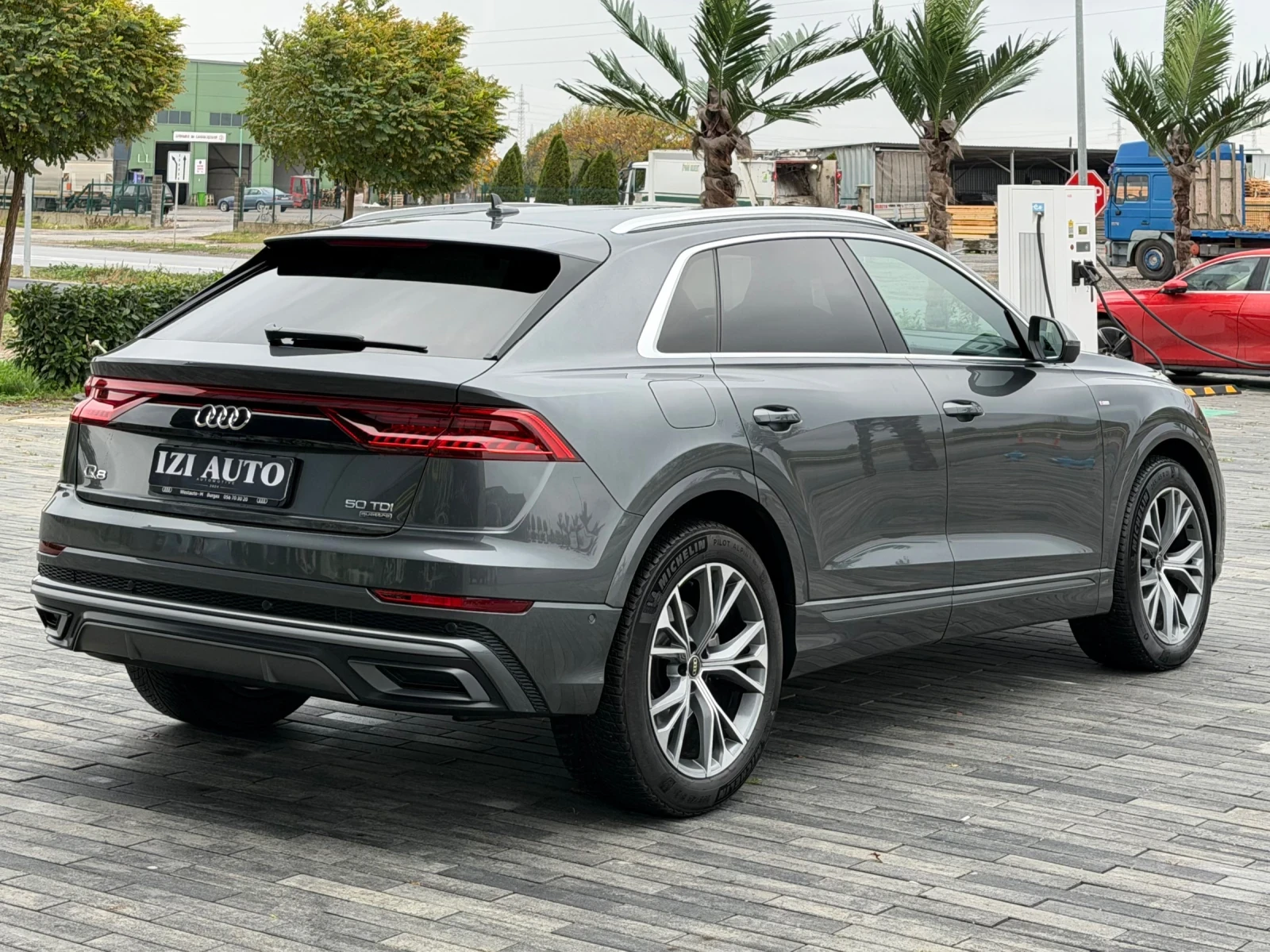 Audi Q8 50TDI/S LINE/VALCONA/VIRTUAL/ГАРАНЦИОННА/LIZING - изображение 4