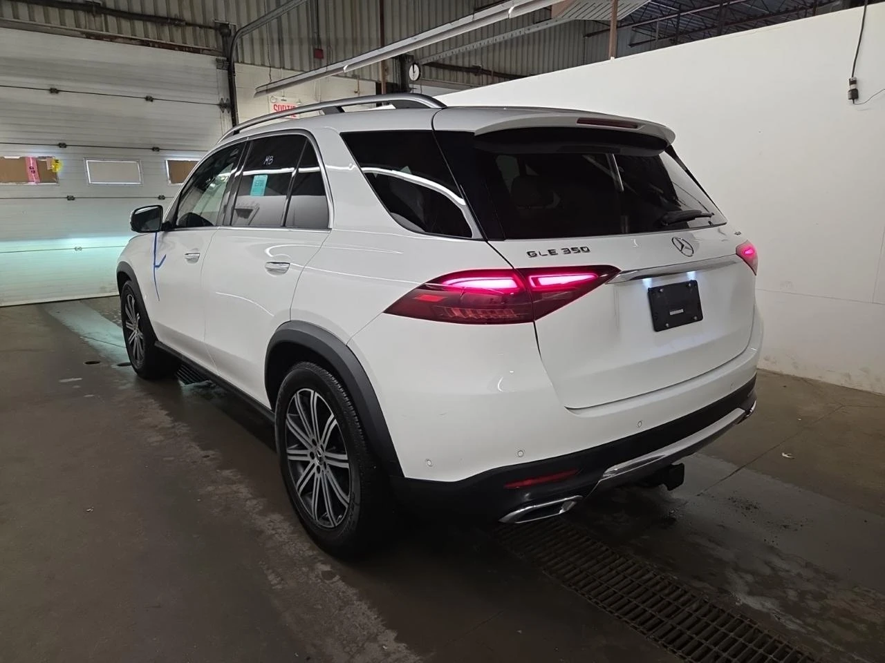 Mercedes-Benz GLE 350 4M/DIGITAL LIGHT/DISTR/HUD/BURM/360/ПАНО, снимка 4 - Автомобили и джипове - 55250595