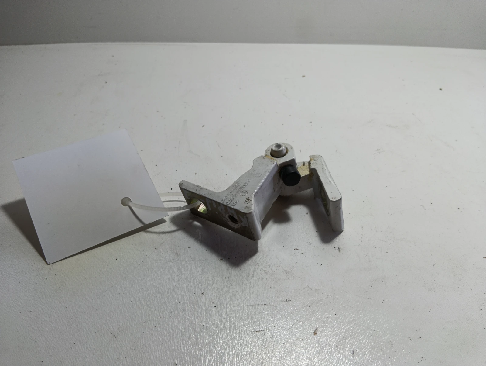 панта задна лява 8K0831401D Skoda Rapid