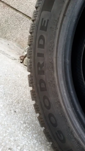 Гуми Зимни 245/45R19, снимка 3 - Гуми и джанти - 52940988