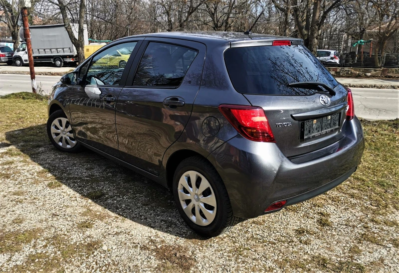 Toyota Yaris 1.0 VVTi, снимка 5 - Автомобили и джипове - 39726538