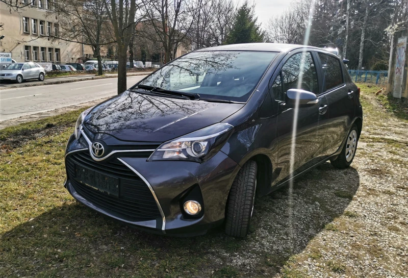 Toyota Yaris 1.0 VVTi, снимка 1 - Автомобили и джипове - 39726538