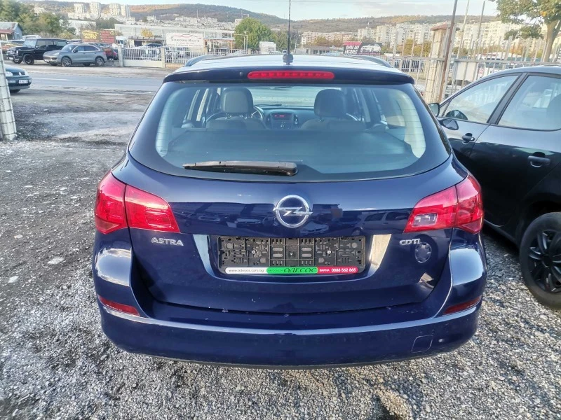 Opel Astra Sportstourer, снимка 5 - Автомобили и джипове - 44028091