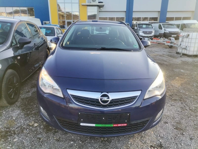 Opel Astra Sportstourer, снимка 2 - Автомобили и джипове - 44028091