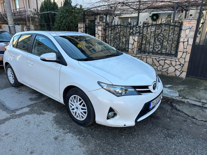 Toyota Auris 1.4, снимка 2 - Автомобили и джипове - 48520581