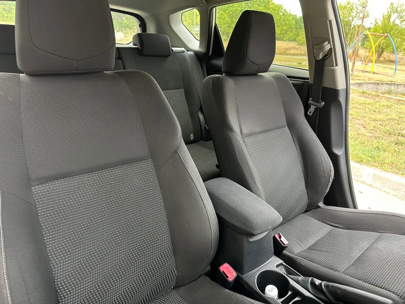 Toyota Auris 1.4, снимка 14 - Автомобили и джипове - 51483353