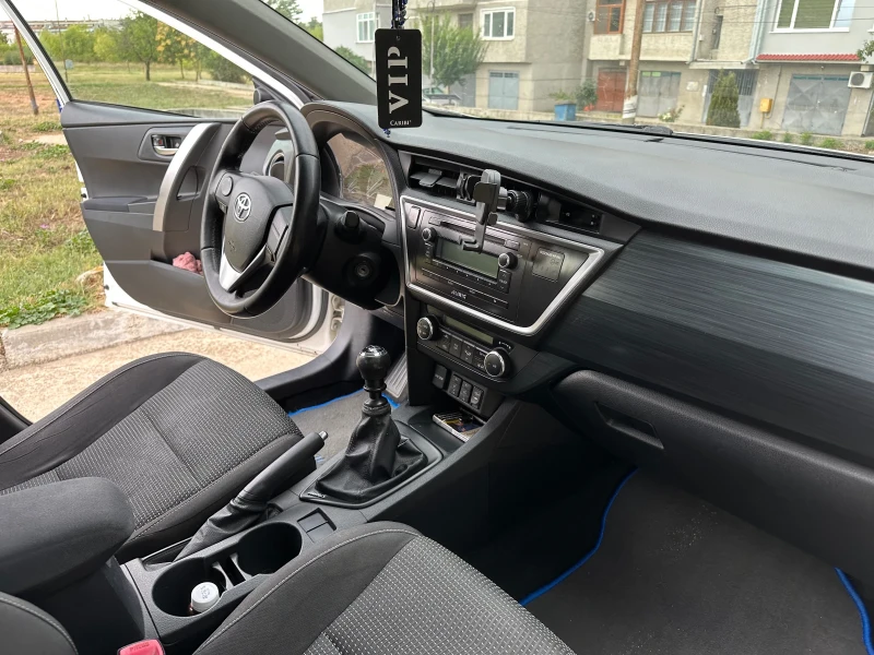 Toyota Auris 1.4, снимка 11 - Автомобили и джипове - 51483353