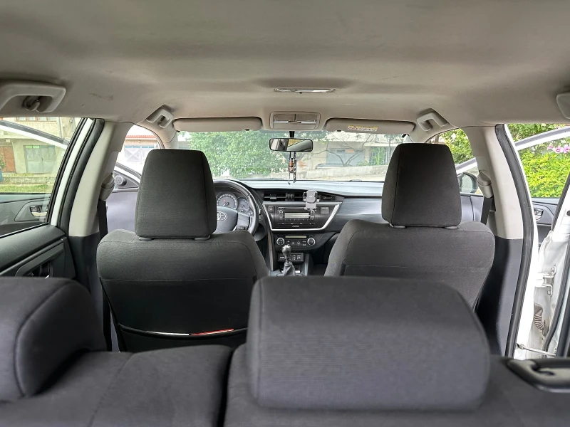 Toyota Auris 1.4, снимка 15 - Автомобили и джипове - 51483353
