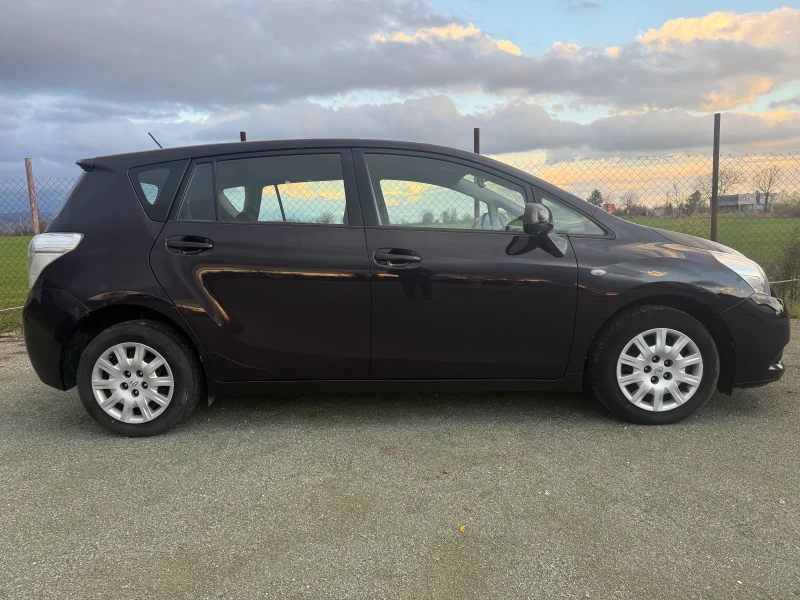 Toyota Verso 1.8i, снимка 4 - Автомобили и джипове - 52547715