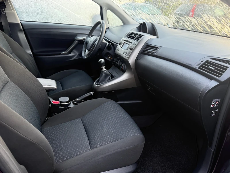 Toyota Verso 1.8i, снимка 11 - Автомобили и джипове - 52547715