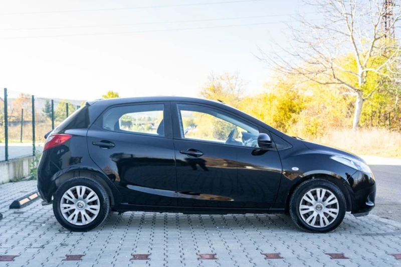 Mazda 2 1.4!! 75 к.с. Безупречна, снимка 2 - Автомобили и джипове - 52581949