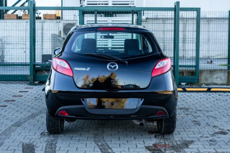 Mazda 2 1.4!! 75 к.с. Безупречна, снимка 8 - Автомобили и джипове - 52581949