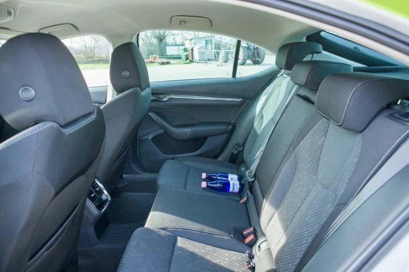 Skoda Octavia Style 4x4 Гаранция!, снимка 16 - Автомобили и джипове - 52845086