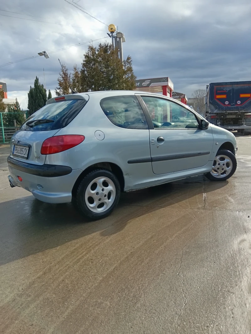 Peugeot 206 1.4i klimatik, снимка 10 - Автомобили и джипове - 53392810