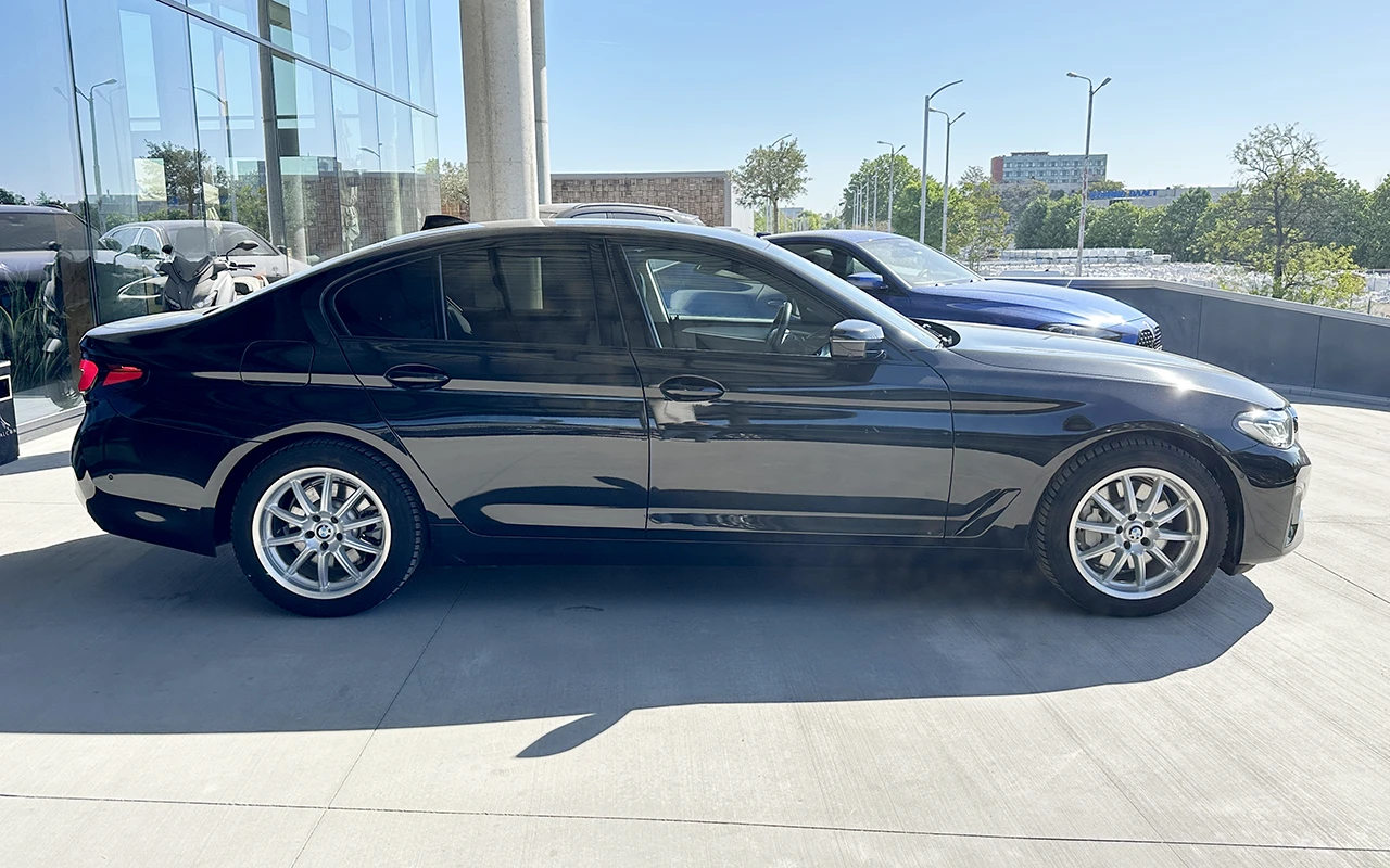 BMW 530E G30 LCI iPerformance - изображение 3