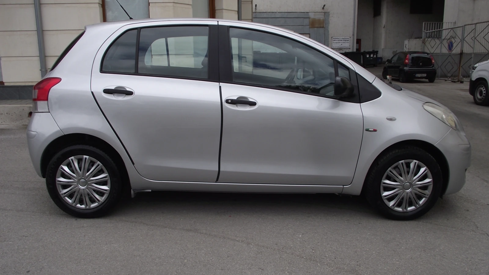 Toyota Yaris 1.4.d.90.k.c.6.speed.4.100 km. - изображение 2