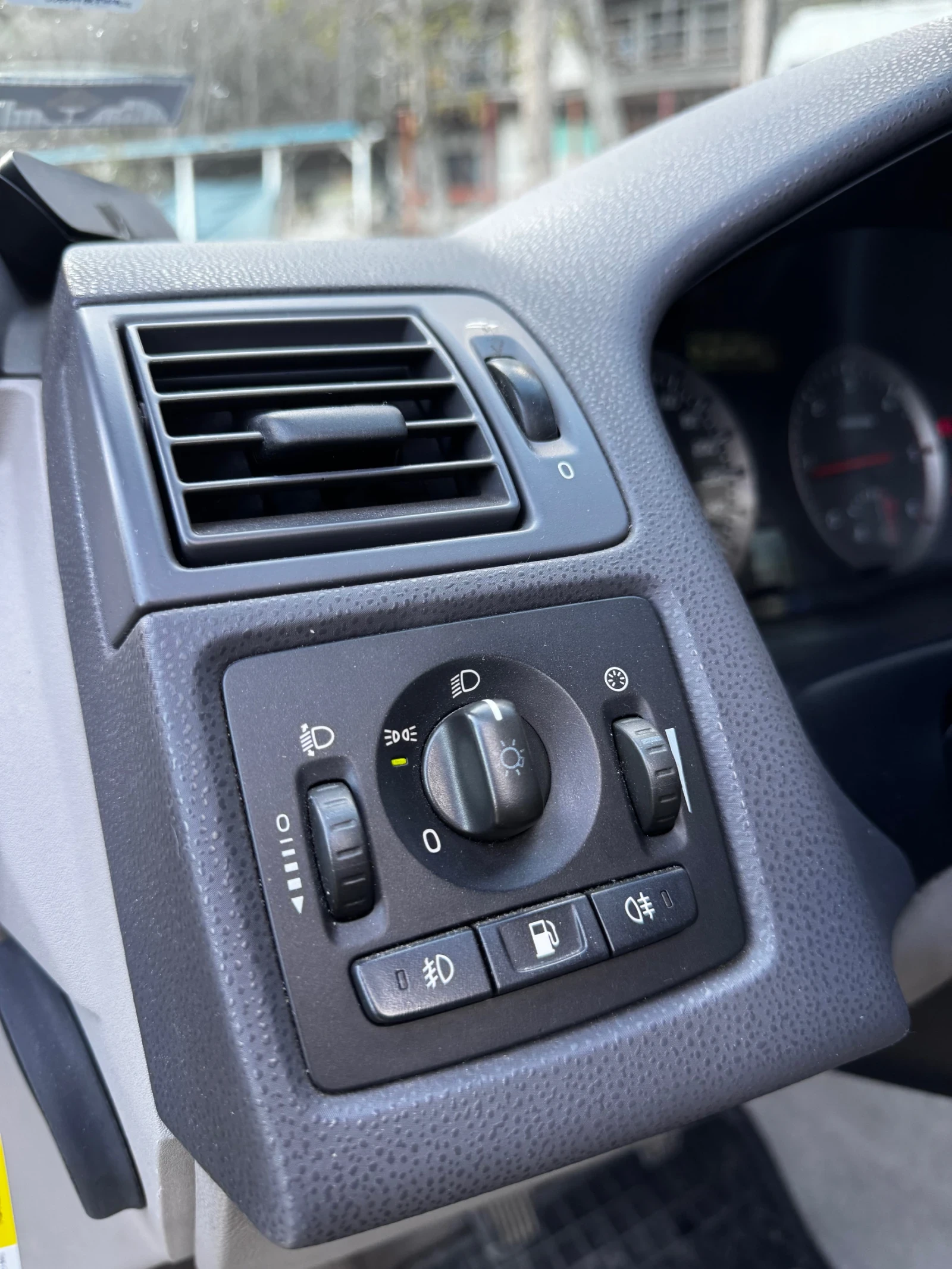 Volvo V50  - изображение 5