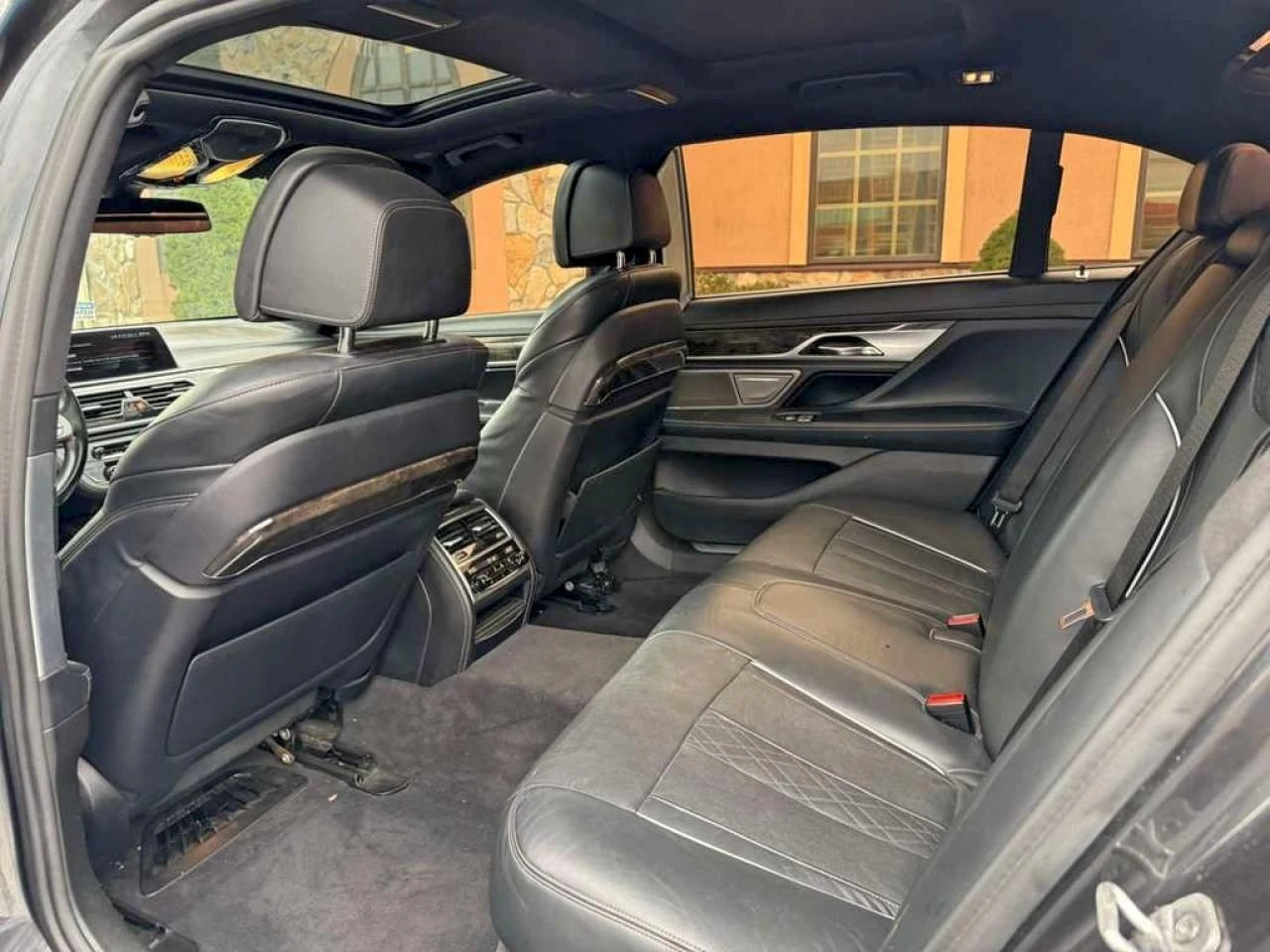 BMW 750  - изображение 7