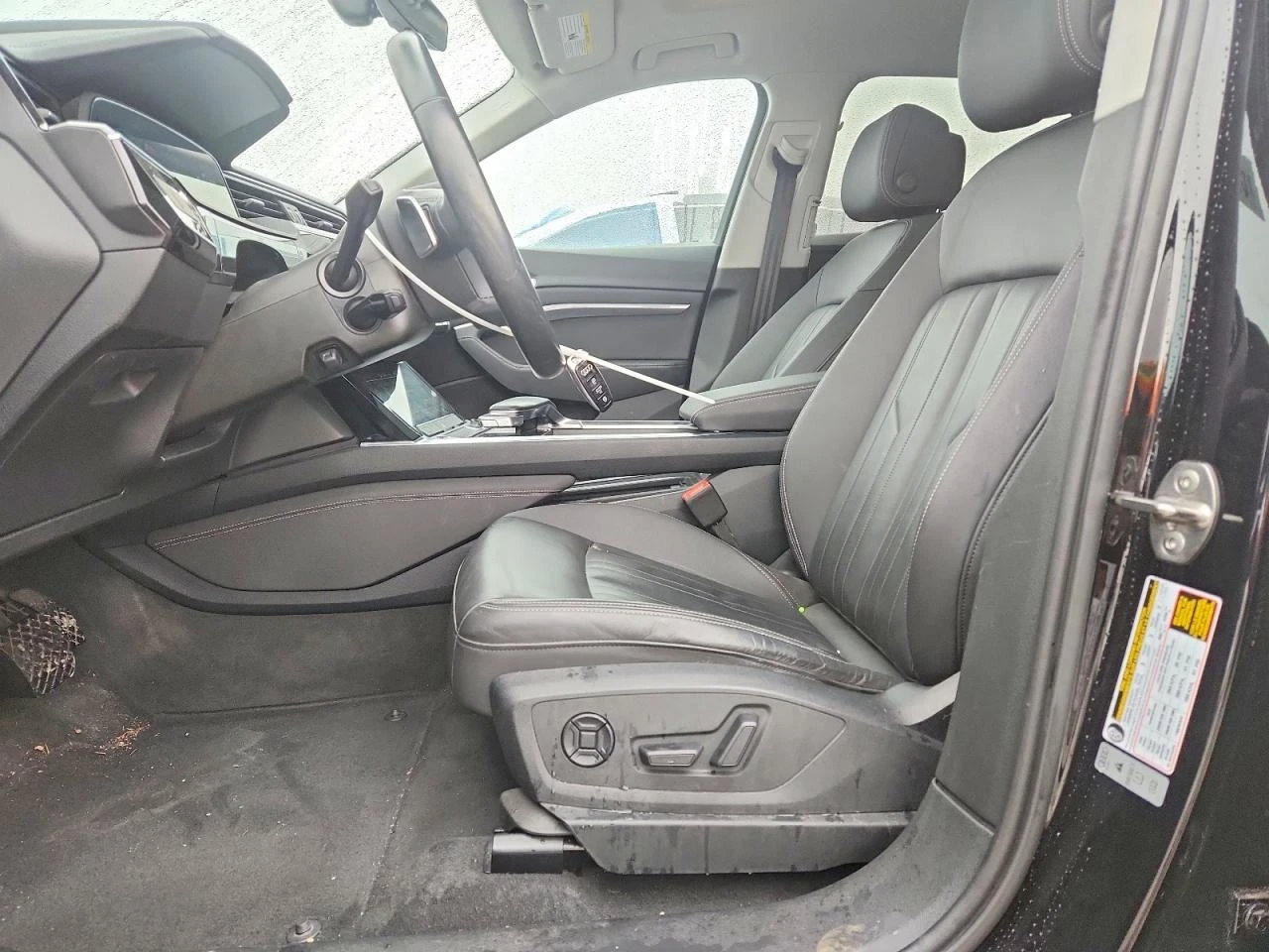 Audi E-Tron PREMIUM, снимка 7 - Автомобили и джипове - 54072393