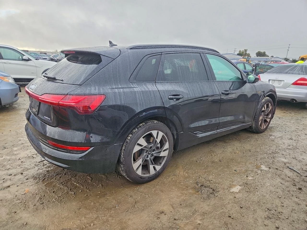 Audi E-Tron PREMIUM, снимка 4 - Автомобили и джипове - 54072393