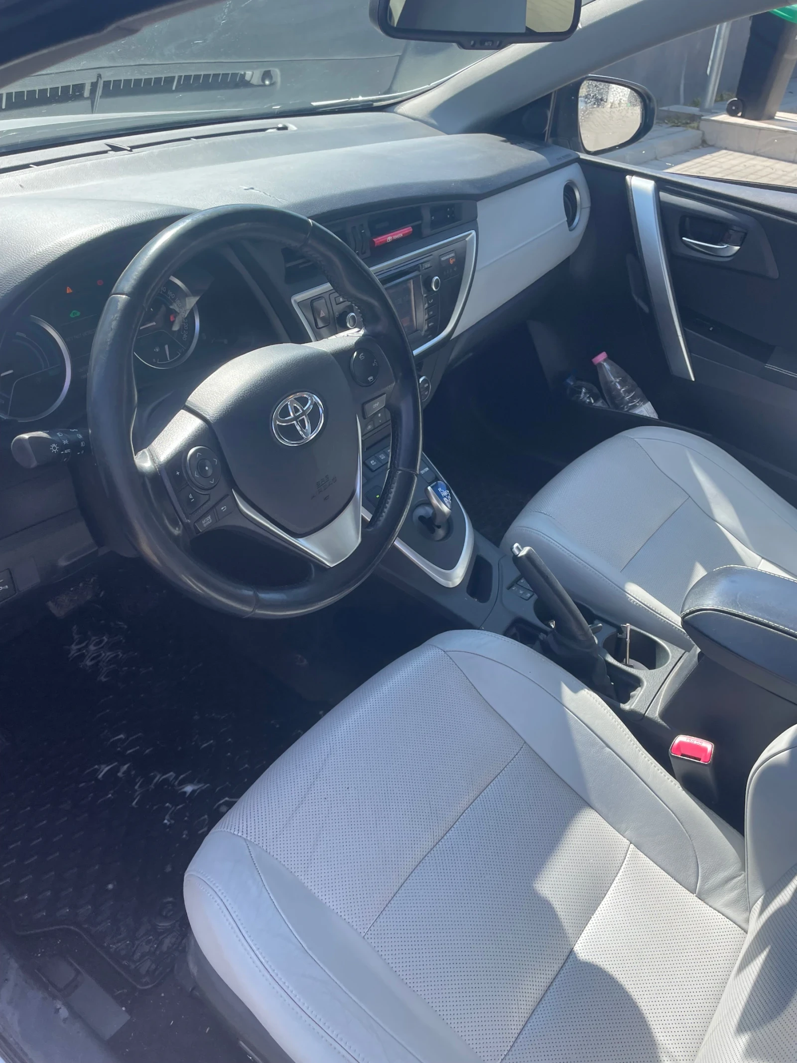 Toyota Auris, снимка 7 - Автомобили и джипове - 54394880